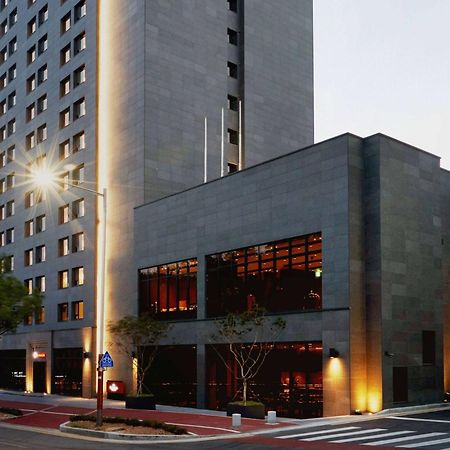 Ramada By Wyndham Gunsan Hotell Exteriör bild
