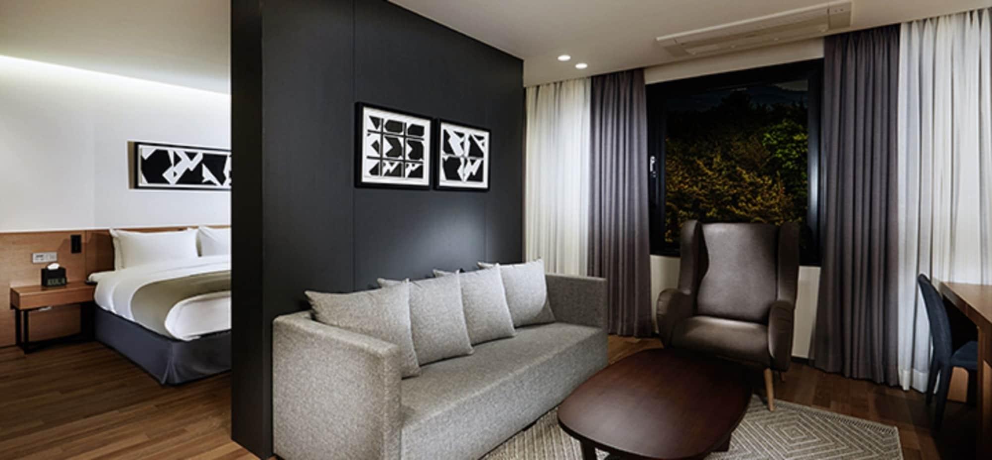 Ramada By Wyndham Gunsan Hotell Exteriör bild