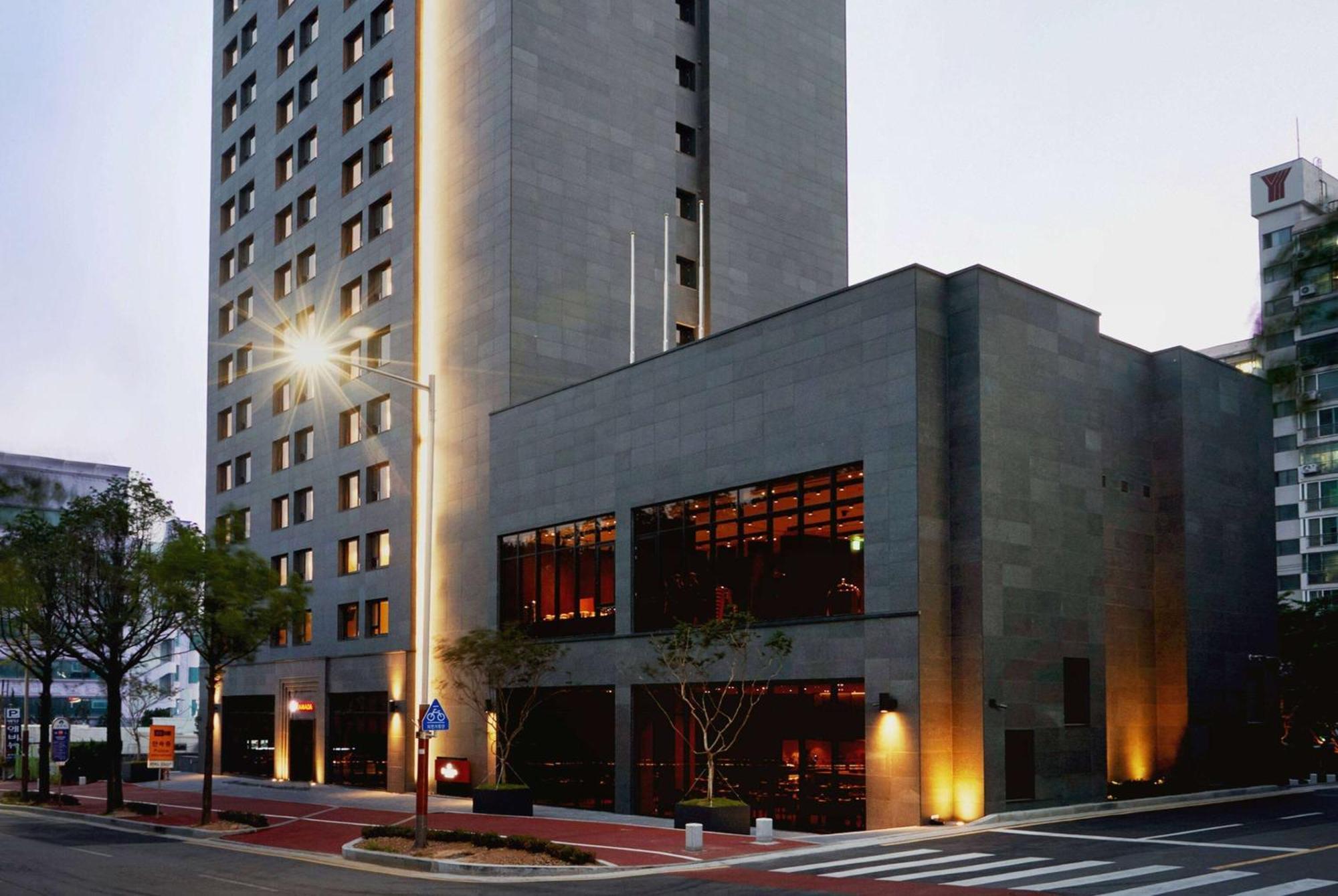 Ramada By Wyndham Gunsan Hotell Exteriör bild