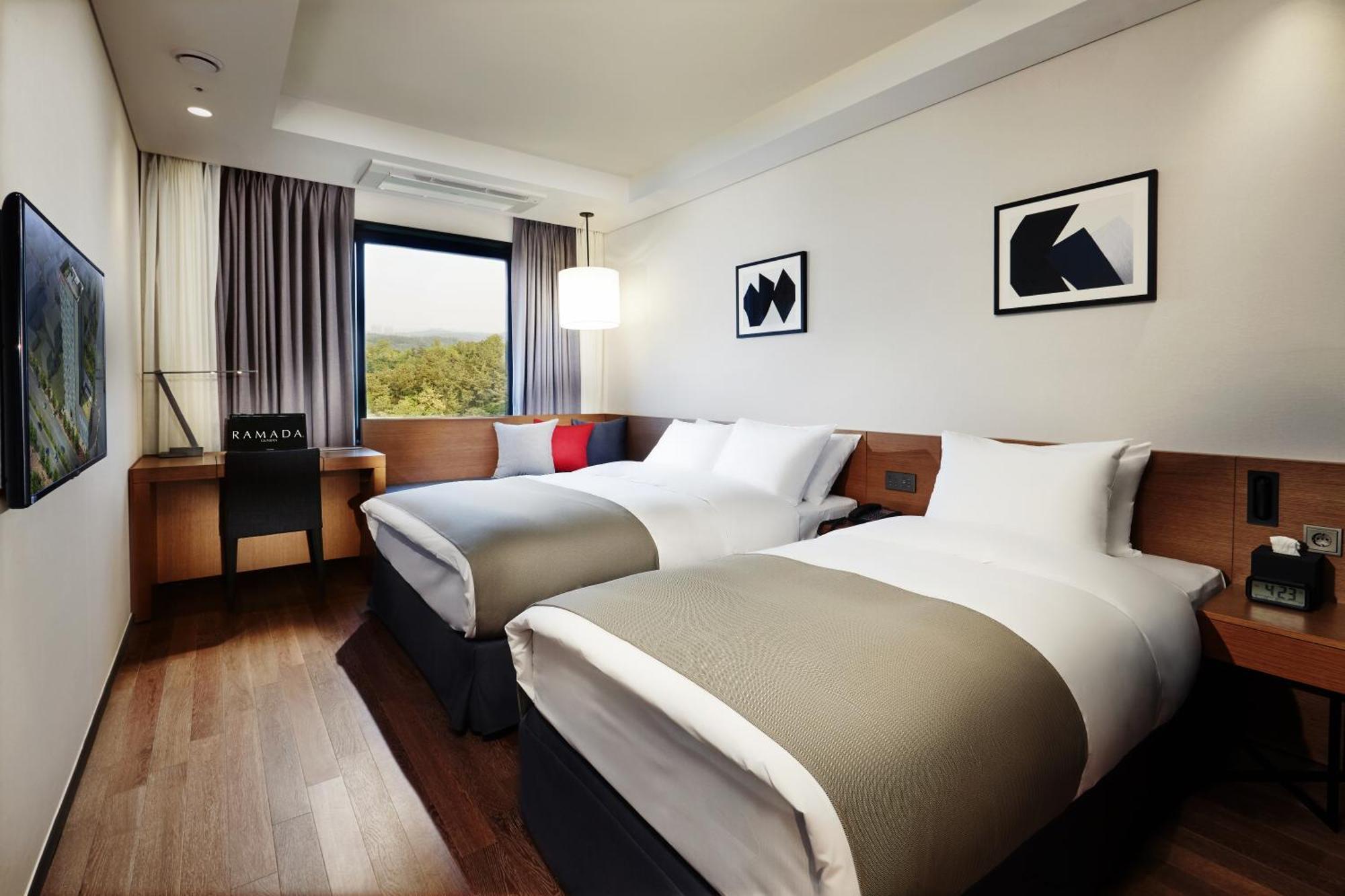 Ramada By Wyndham Gunsan Hotell Exteriör bild
