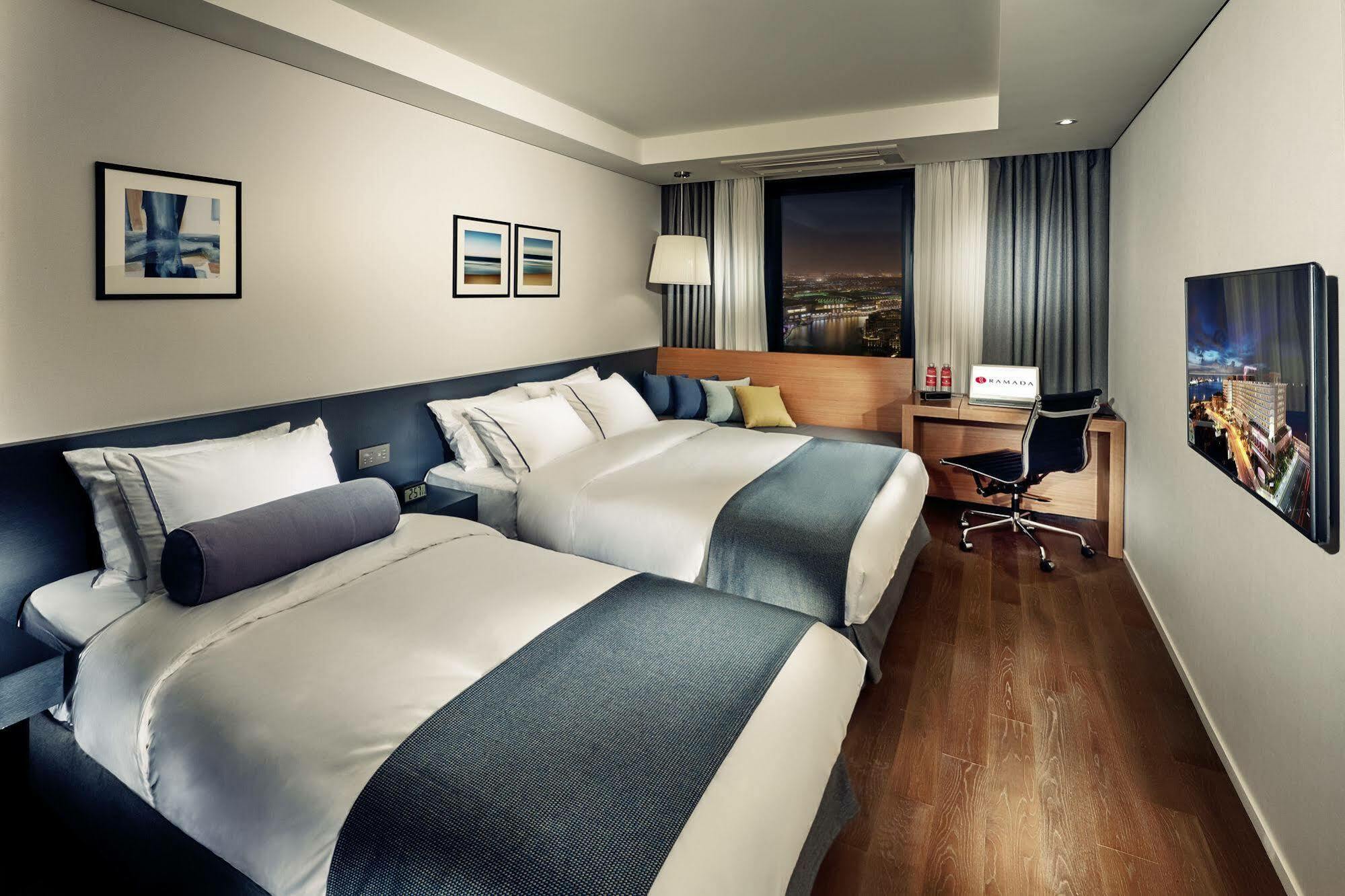 Ramada By Wyndham Gunsan Hotell Exteriör bild