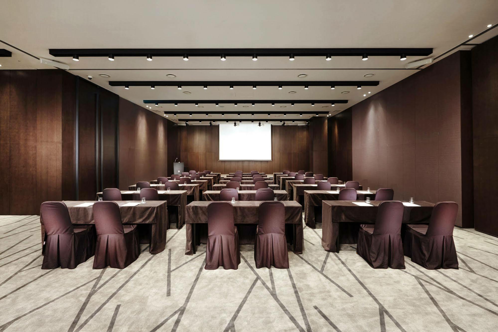 Ramada By Wyndham Gunsan Hotell Exteriör bild